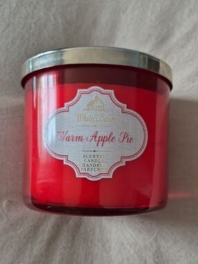 White Barn Warm Apple Pie Scented Candle - Red